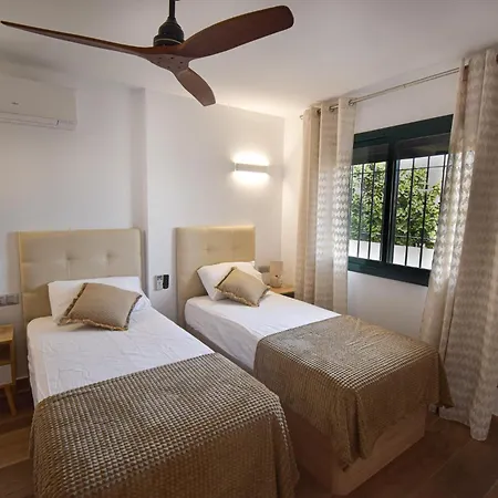 Apartment Urb Pueblo Del Parque, Luxury 2 Bedroom Apartment. Fantastic Location.